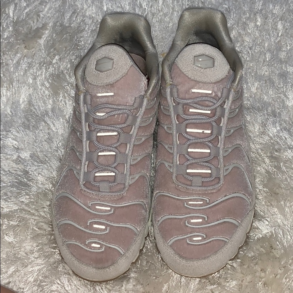 Women’s Nike Air Max Plus LX Velvet shoe - Picture 1 of 4
